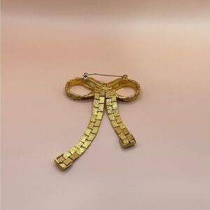 Elegant Gold Bow Brooch